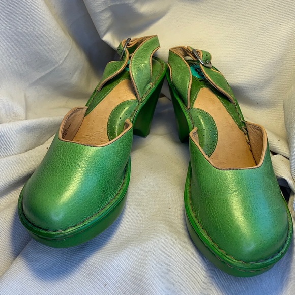 NWT Born leather sling back wedge adjustable shoes - Picture 1 of 16